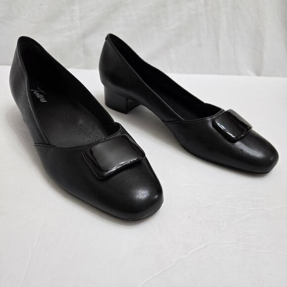 NWOB Trotters Delse Black Leather Low Block Heel Pumps, Size 11 Comfort Shoe - Picture 2 of 11